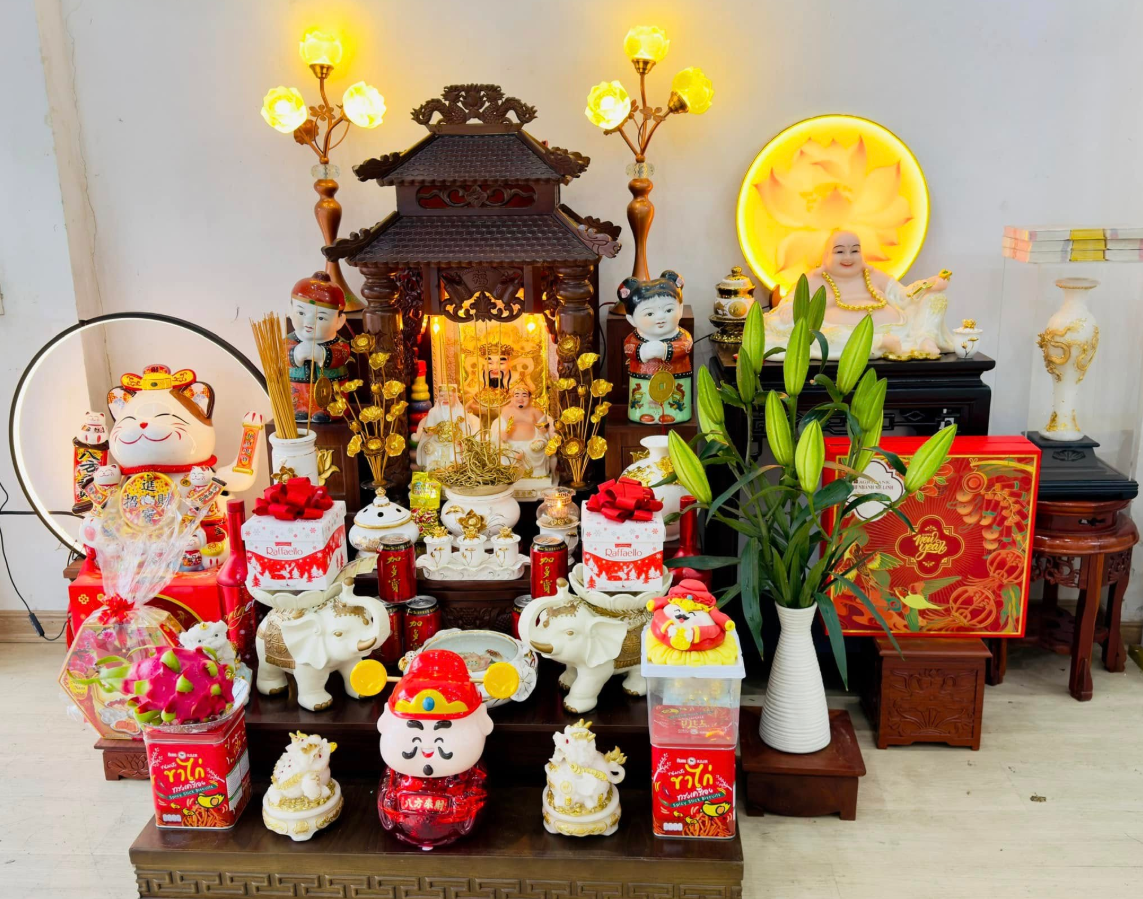 Về chi tiết khung cửa và các bộ phận liên quan bàn thờ ông địa ông thần tài bằng sắt